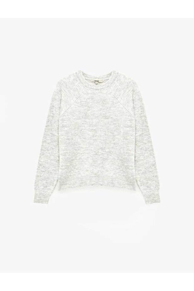 Langärmliger Basic-Strickpullover mit Rundhalsausschnitt - 1