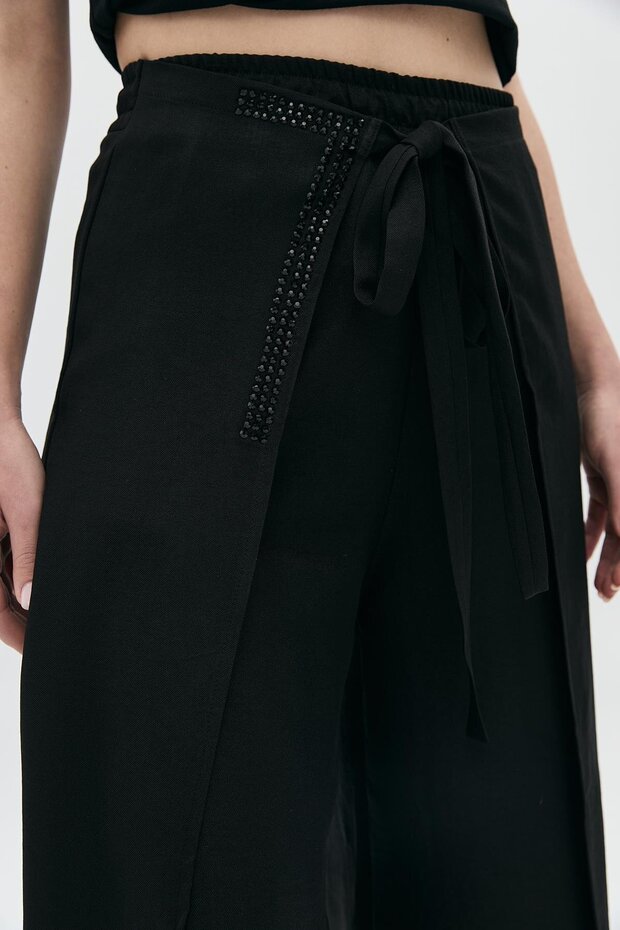 بنطال مزين بالأحجار مع ربطات جزئية - 3
