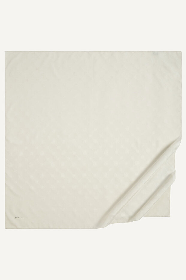 وشاح مرجاني بنمط مونوغرام باللون البيج - 2