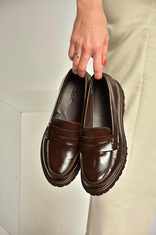 Y996051060 Brown Rustic Low-Heeled Women's Loafers