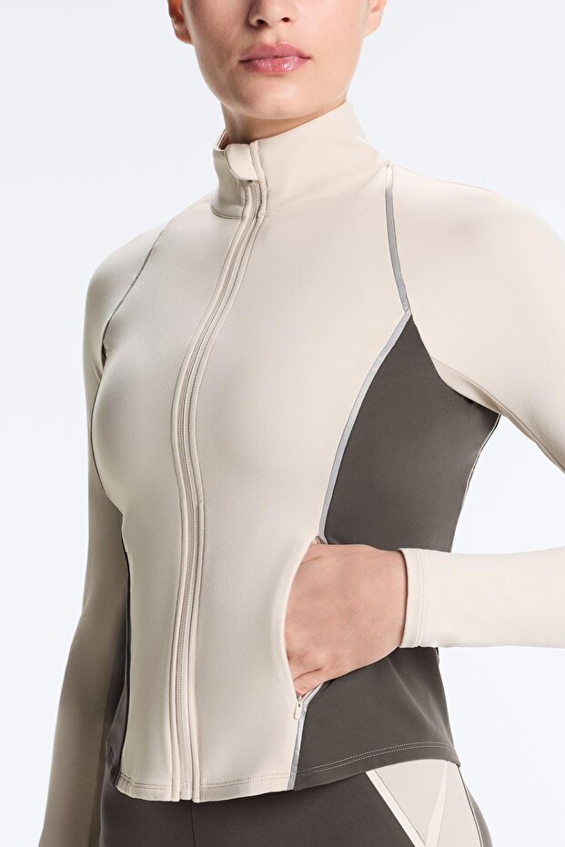 سترة تقنية عاكسة خفيفة ودافئة - 4