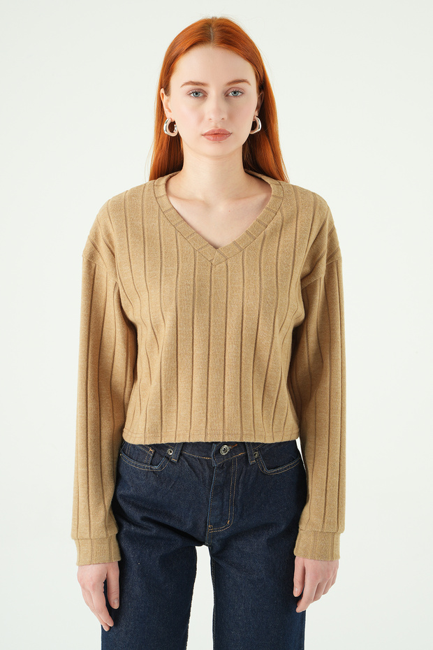 8259A بلوزة برقبة على شكل حرف V من فرو المنك - 1