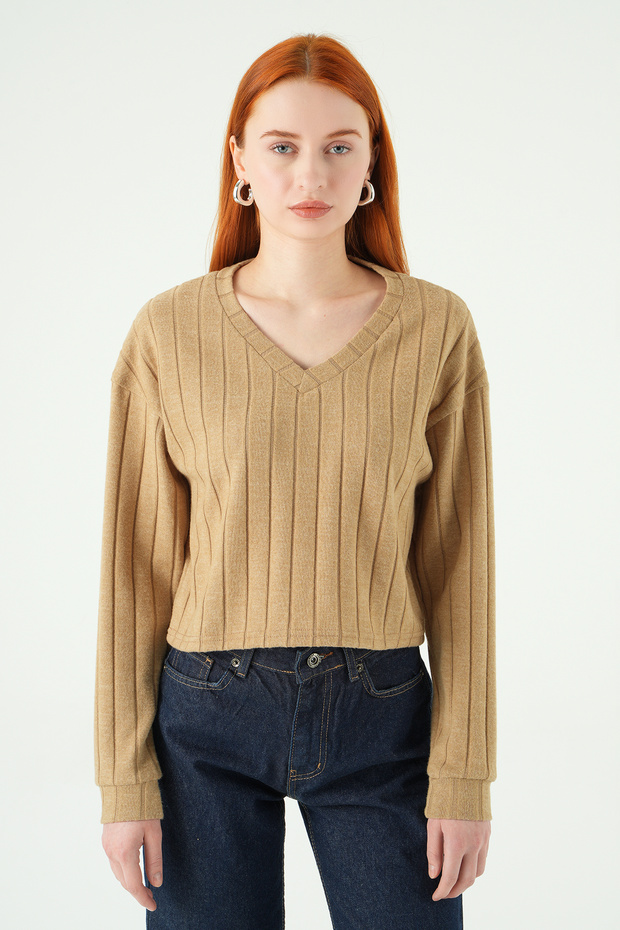 8259A بلوزة برقبة على شكل حرف V من فرو المنك - 2