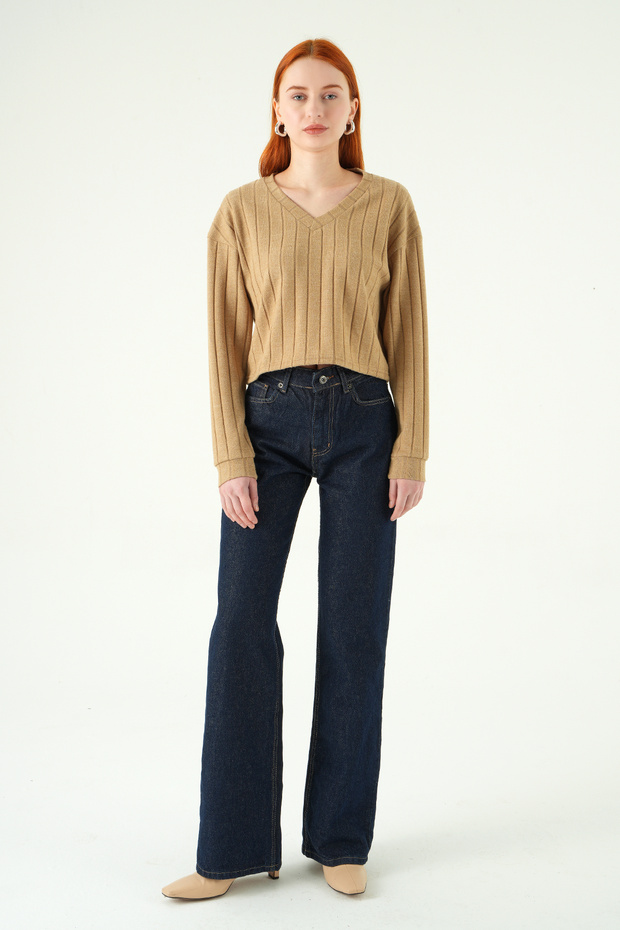 8259A بلوزة برقبة على شكل حرف V من فرو المنك - 3