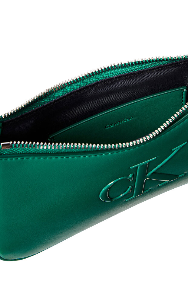 حقيبة صغيرة جريئة من كالي كارداشيان - 3