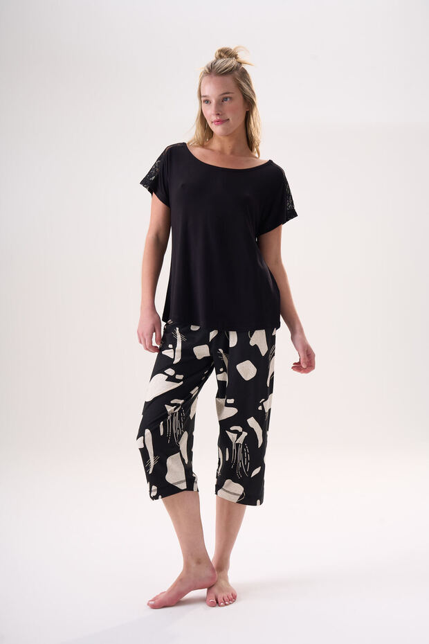 Short Sleeve Underarm Geometric Patterned Sleeve Lace Detailed Bamboo Fabric Women's Capri Suit 26405