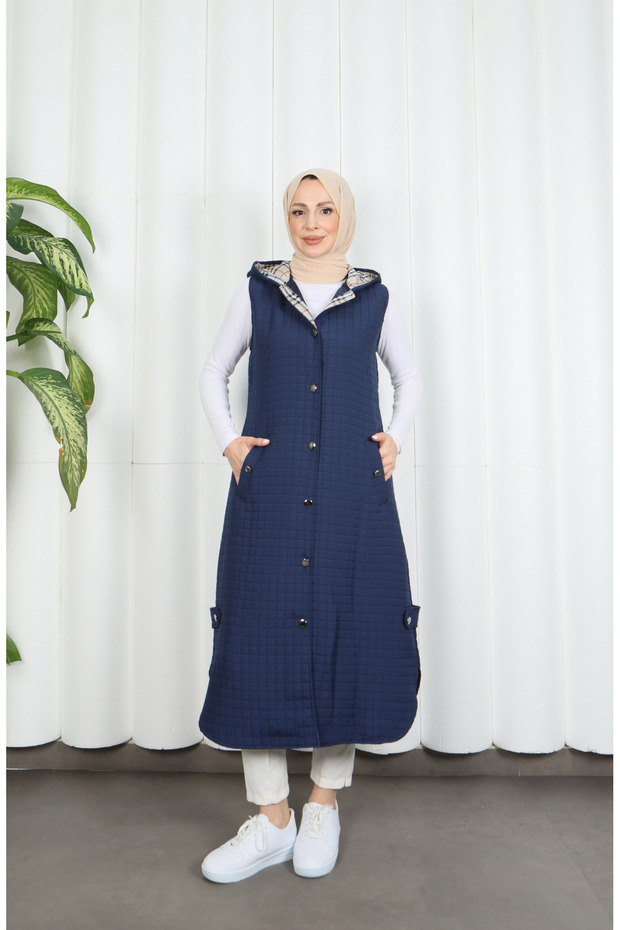 Vest with plaid pattern detail inside the hood navy blue hnt8568