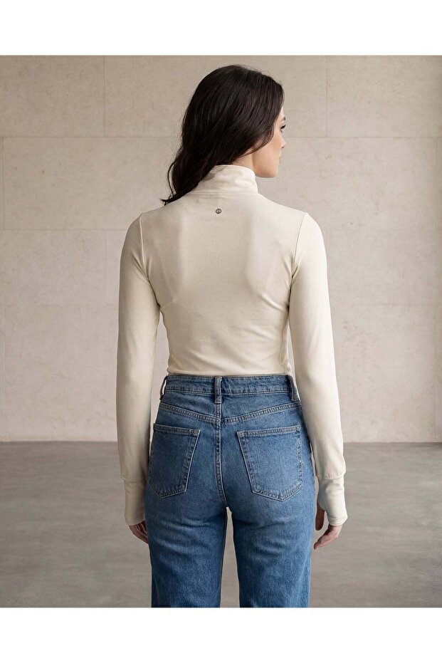 سويت شيرت نسائي رياضي أساسي باللون البيج - 4