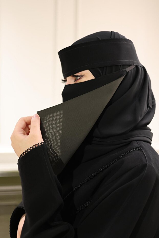 نقاب نص مايل مبطن زيتي