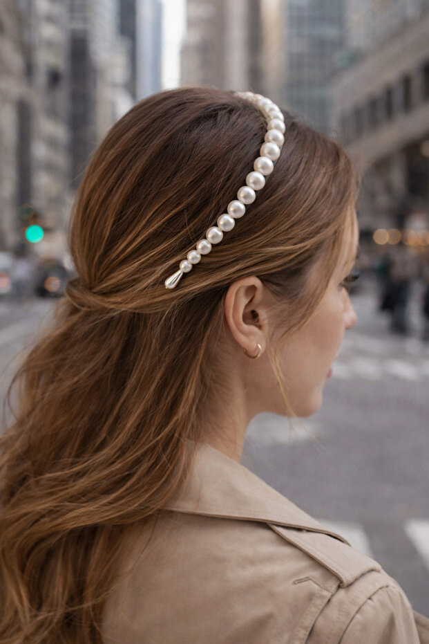 تاج من صفوف اللؤلؤ الأبيض - 1