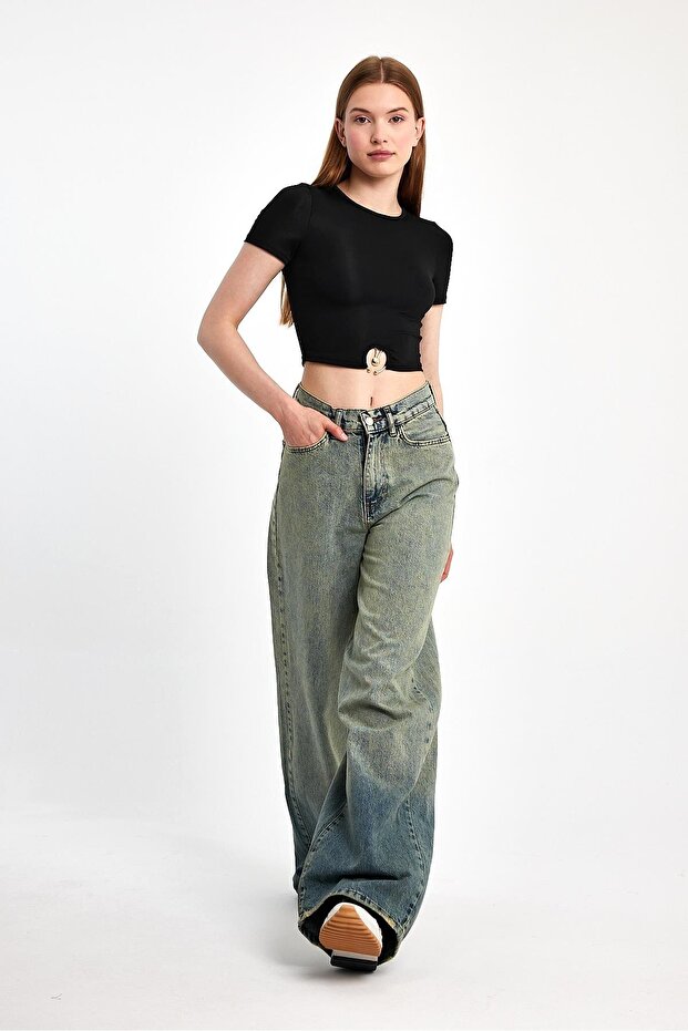 Front Ring Crop Blouse – Stretchy Fit, Metal Accessory Detail