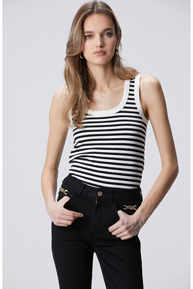 Siyah Beyaz Çizgili Örme Atlet - 4