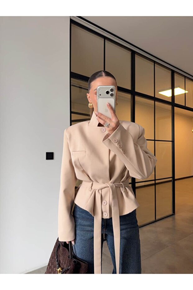 PADDED SHOULDER HIGH NECK TIE JACKET BEIGE