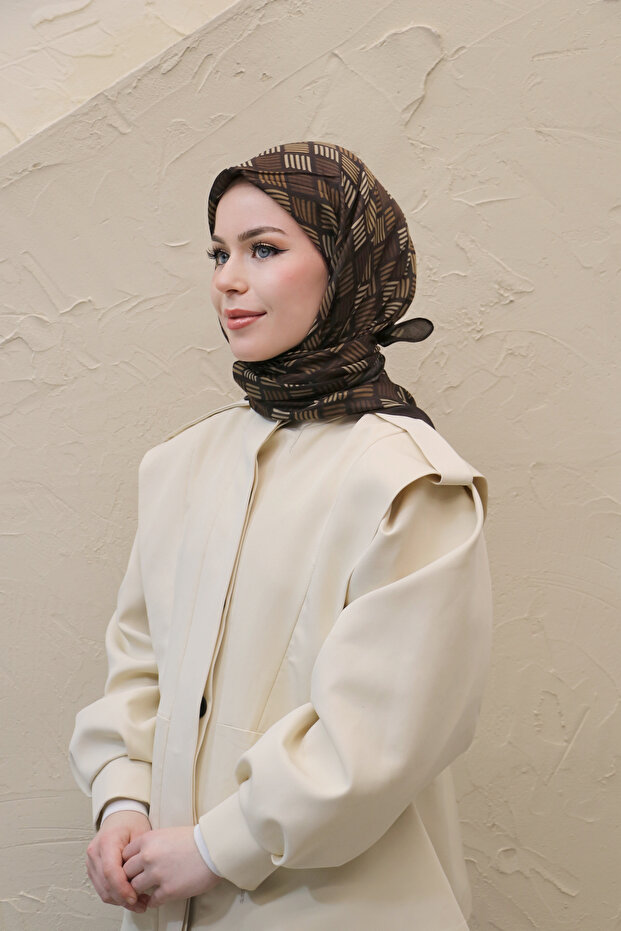 وشاح قطني مستورد بنمط خطوط - 2