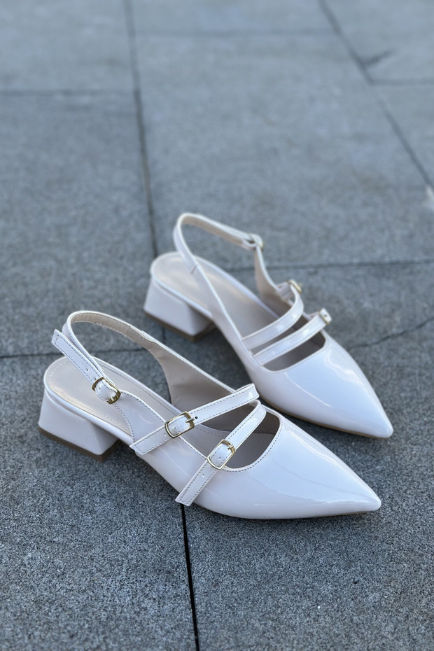 Women's Braga Buckle Heeled Shoes in Patent Leather