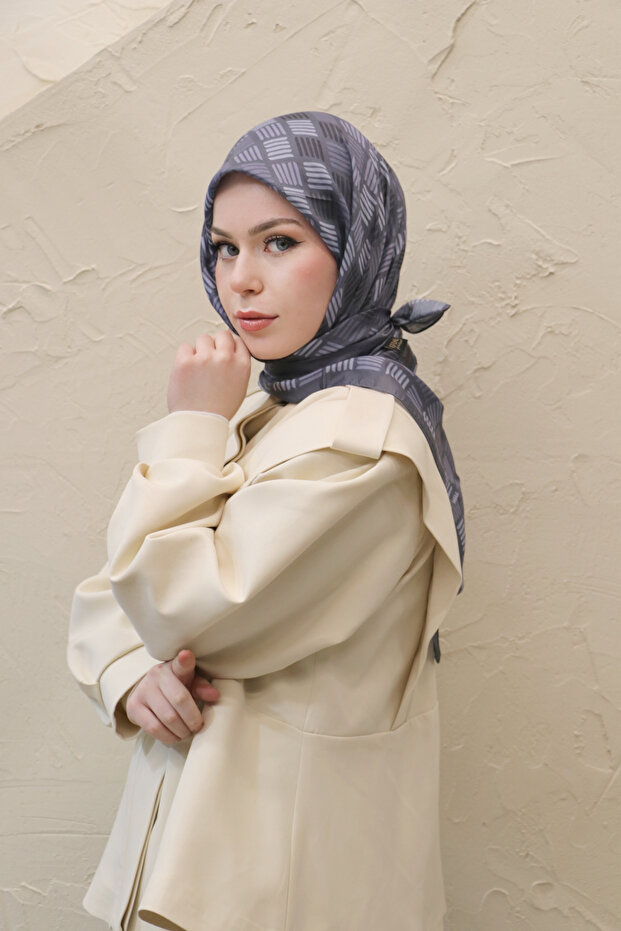 وشاح قطني مستورد بنمط خطوط - 1