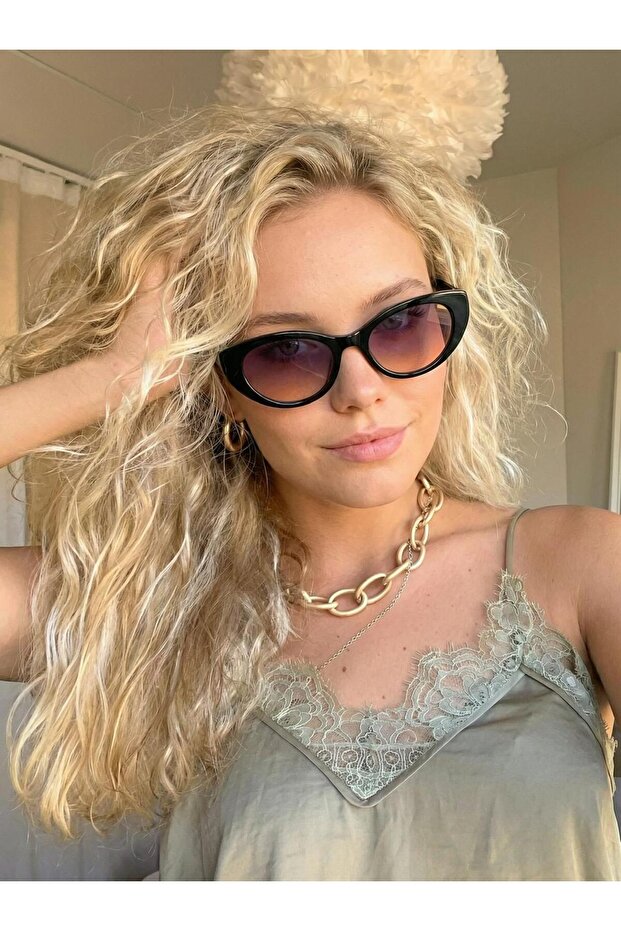 نظارات شمسية سوداء صغيرة من بيلا مينيك تشيكيك - 1