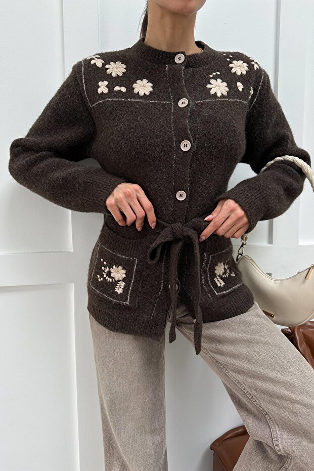 كارديجان بنمط زهور من الصوف باللون البني - 4