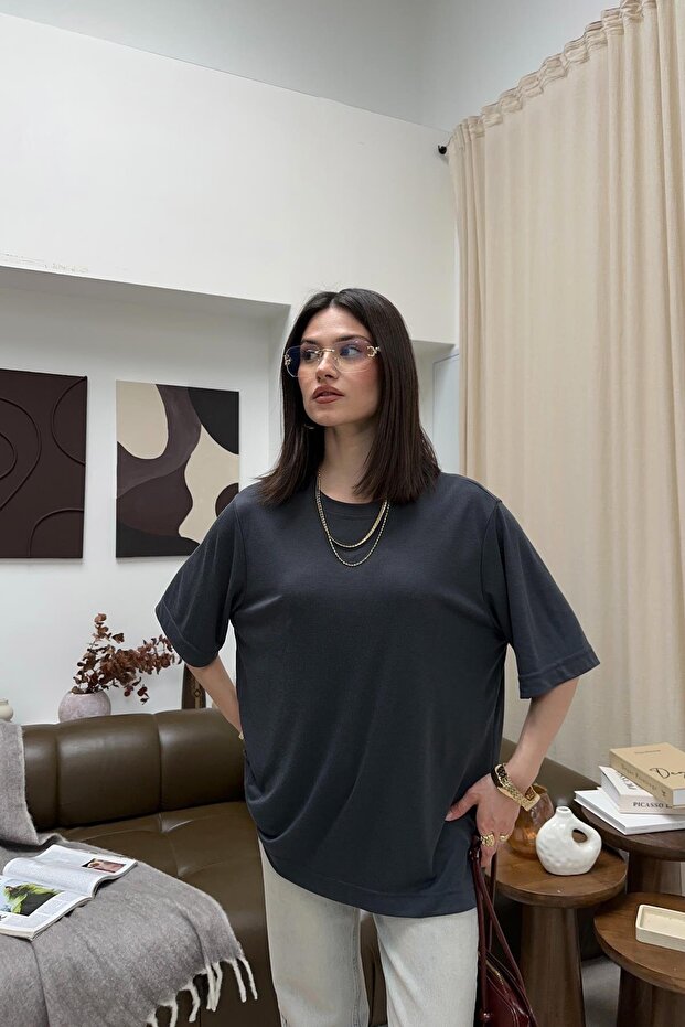 تي شيرت أساسي كبير الحجم بلون أنثراسايت - 4