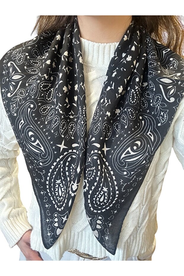 وشاح منقوش مقاس 65*65 باللون البني - 2