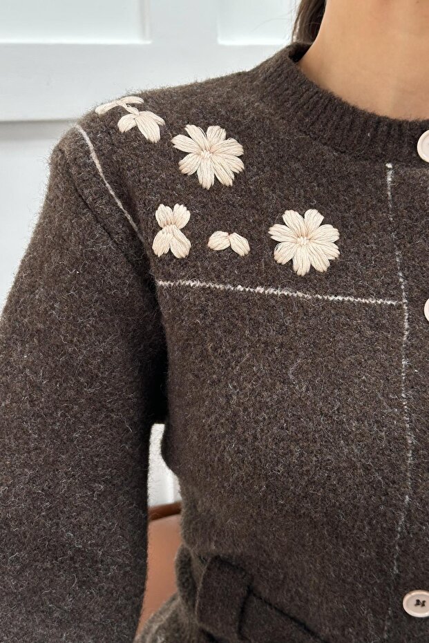 كارديجان بنمط زهور من الصوف باللون البني - 7