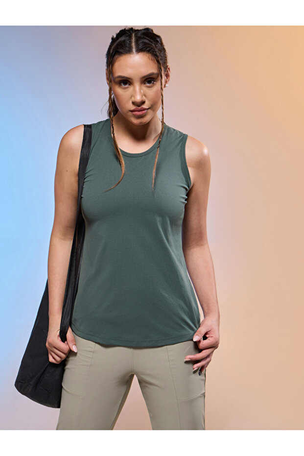 Women Solid Slim Fit Round Neck Tank