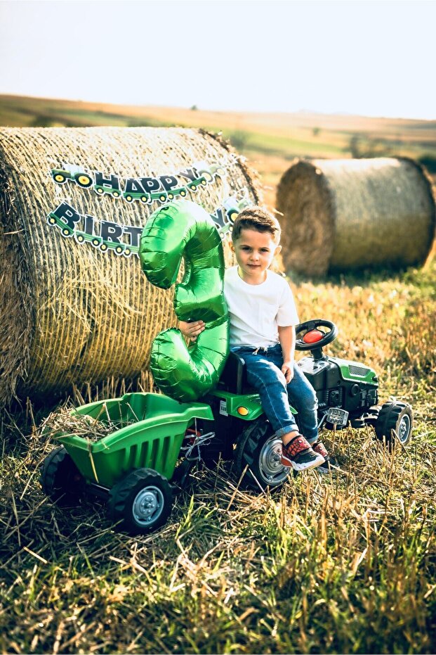 Red Tractor with Trailer - 5