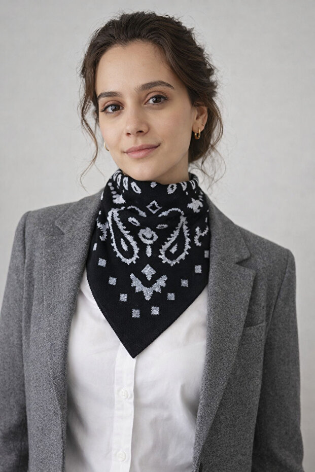 Desenli Çift Taraflı Triko Üçgen Fular - 3