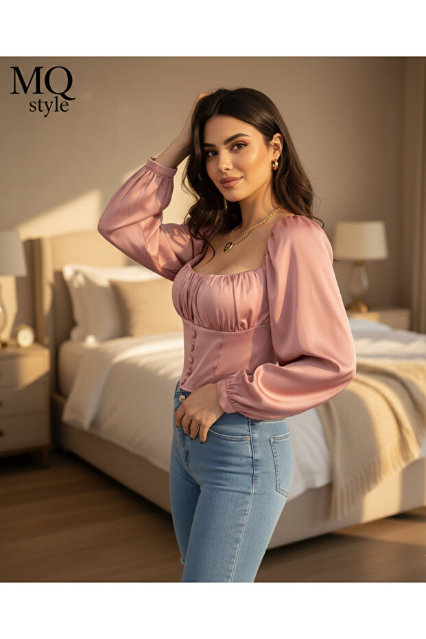بلوزة "سيرين" من الساتان الناعم – أناقة عصرية بلمسة كلاسيكية