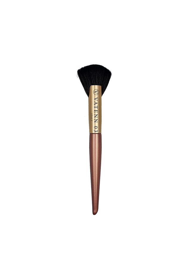 cream and powder brush for smooth blending and coverage says (03)