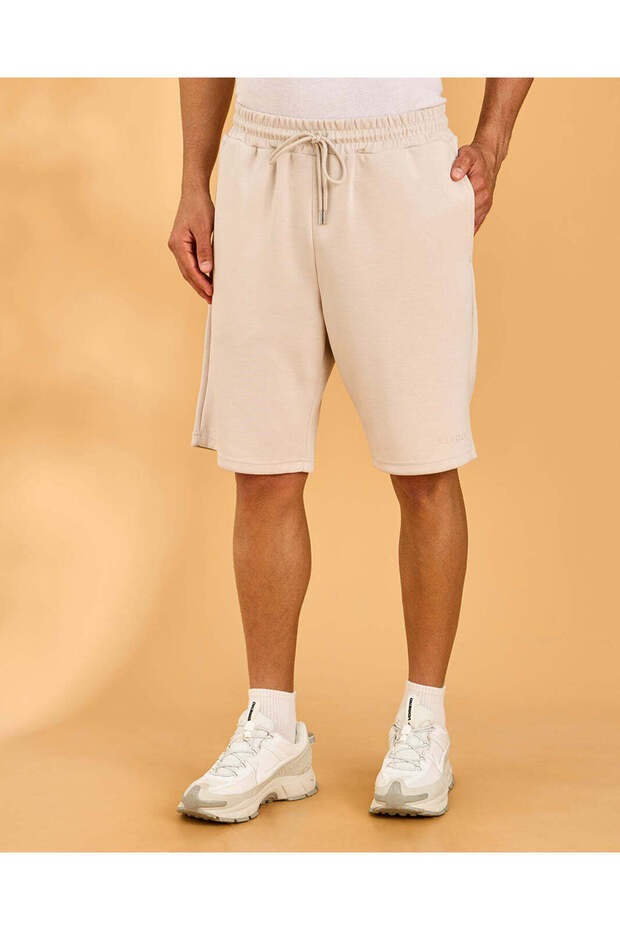 شورت رياضي سادة للرجال باللون البيج - 1
