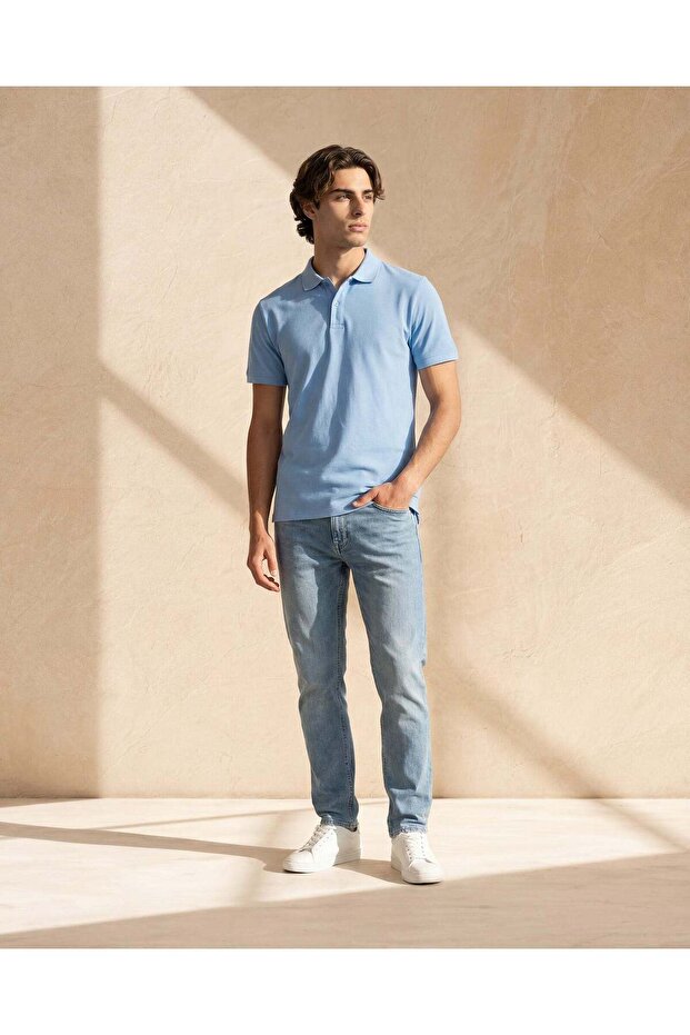 قميص بولو رجالي أساسي باللون الأزرق - 2