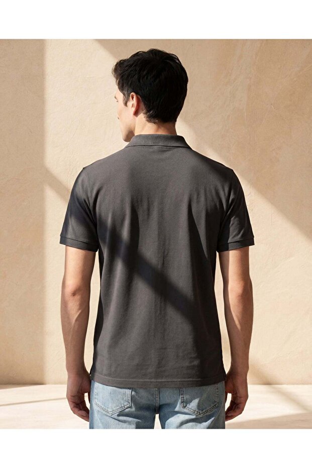 قميص بولو رجالي أساسي باللون الأخضر - 3