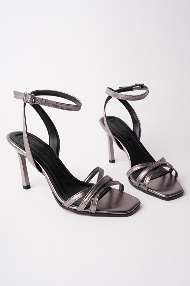 Women's Cross-Strapped 9 cm Thin Heeled Sandals – Stylish Design with Ankle Buckle