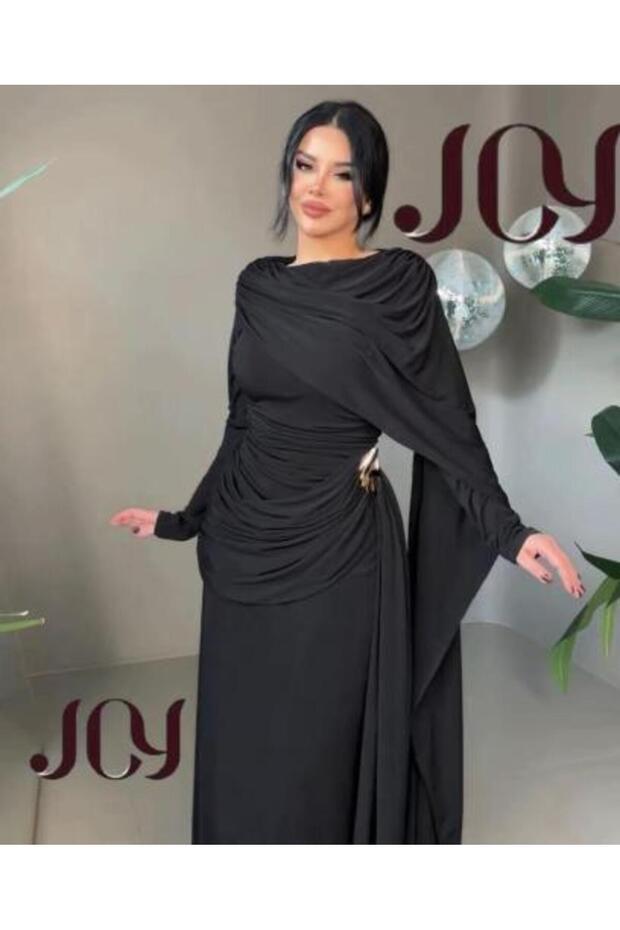 فستان سهرة أسود طويل مزين بثنيات جانبية