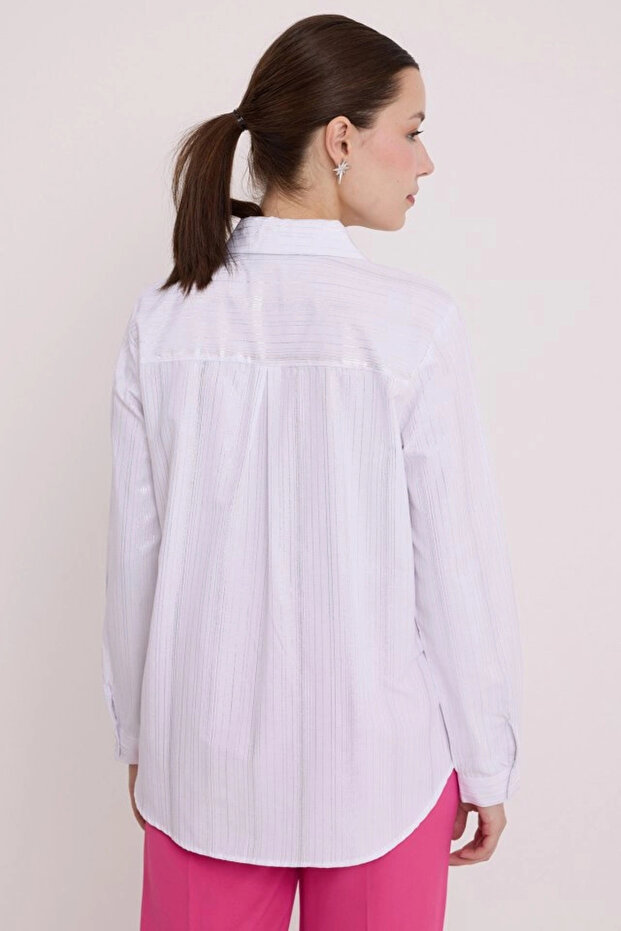 قميص منقوش برقائق الفضة البيضاء 20253 - 4