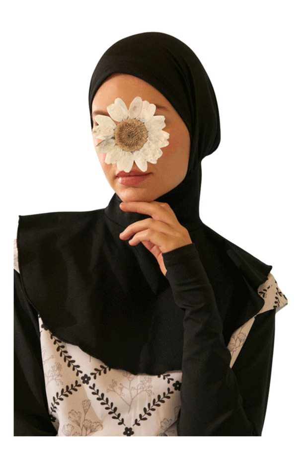 قبعة السباحة المحجبة