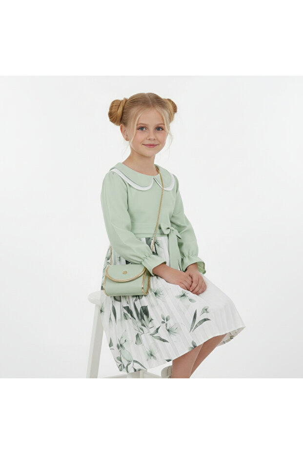 Devojčica u haljini sa torbom - 4