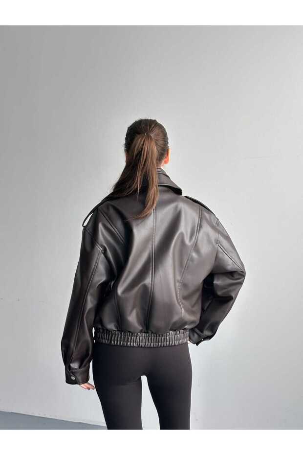 سترة جلدية كبيرة الحجم بتصميم مزدوج الإغلاق - 4