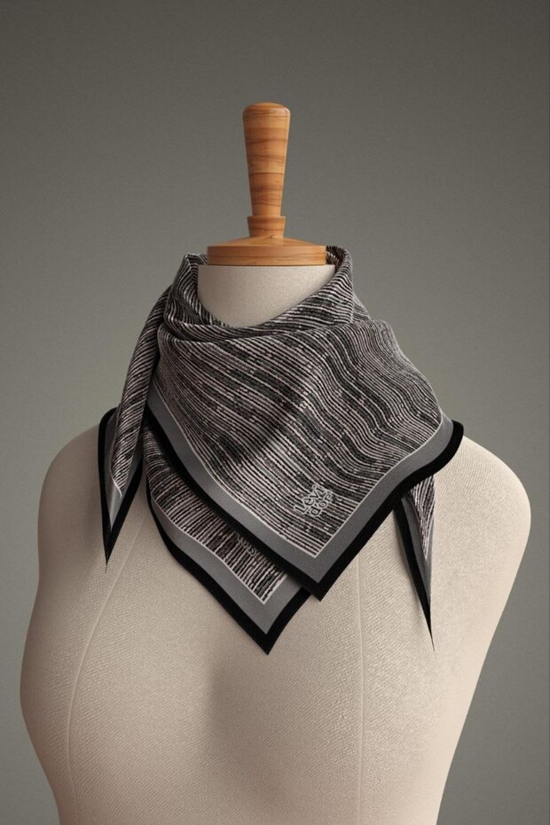 وشاح كريستالي لامع بنمط مخطط - 3