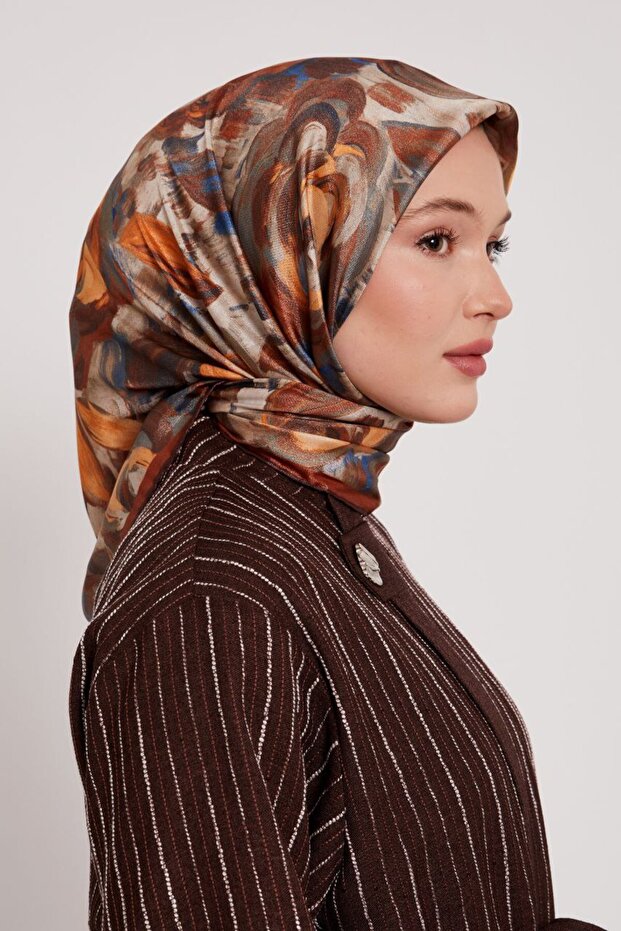 وشاح كريستالي لامع بنمط زهري باستيلي
