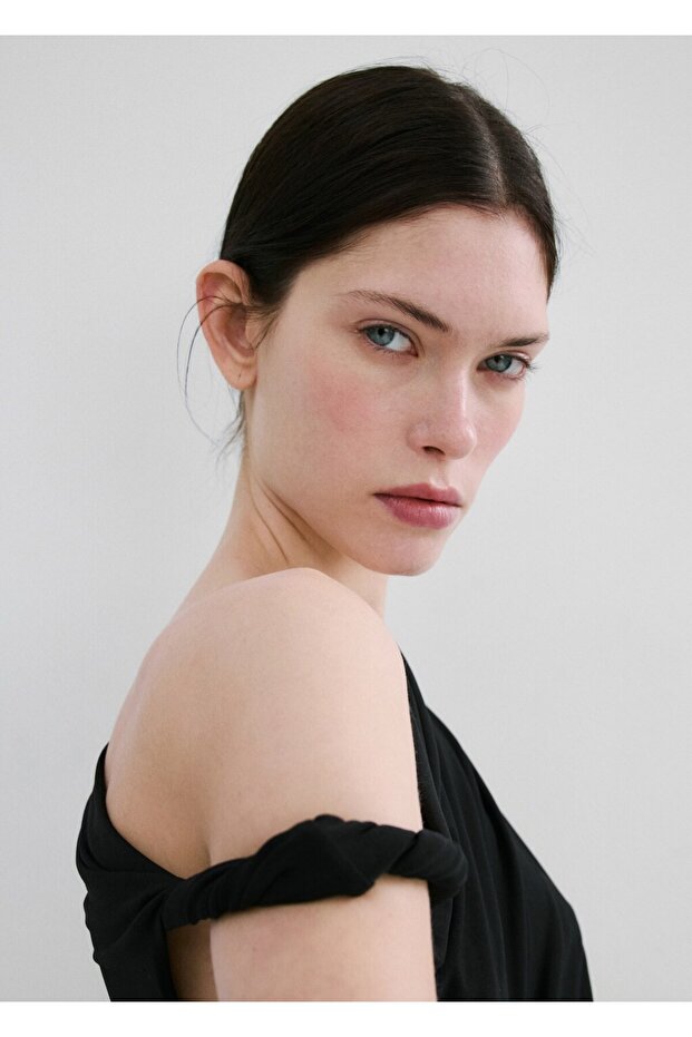 Yan yırtmaçlı asimetrik elbise - 6