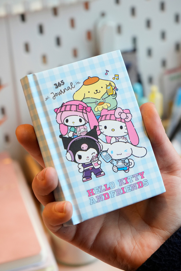Hello Kitty and Friends 365 Days Daily 368 Pages 80 G. A7 (7.5X10.5 cm)