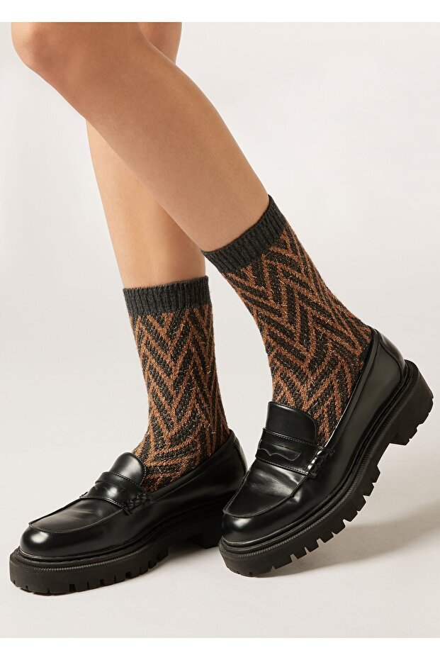 جوارب منقوشة بنمط متعرج لامع - 3