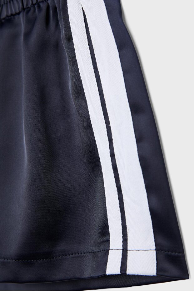 Saten görünümlü mini şort - 8