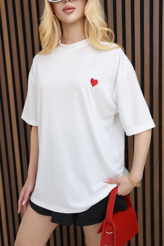 Red Embroidered Heart Detailed Oversize T-Shirt, Short Sleeve Cotton Fabric, Round Neck, Comfortable and Stylish Design