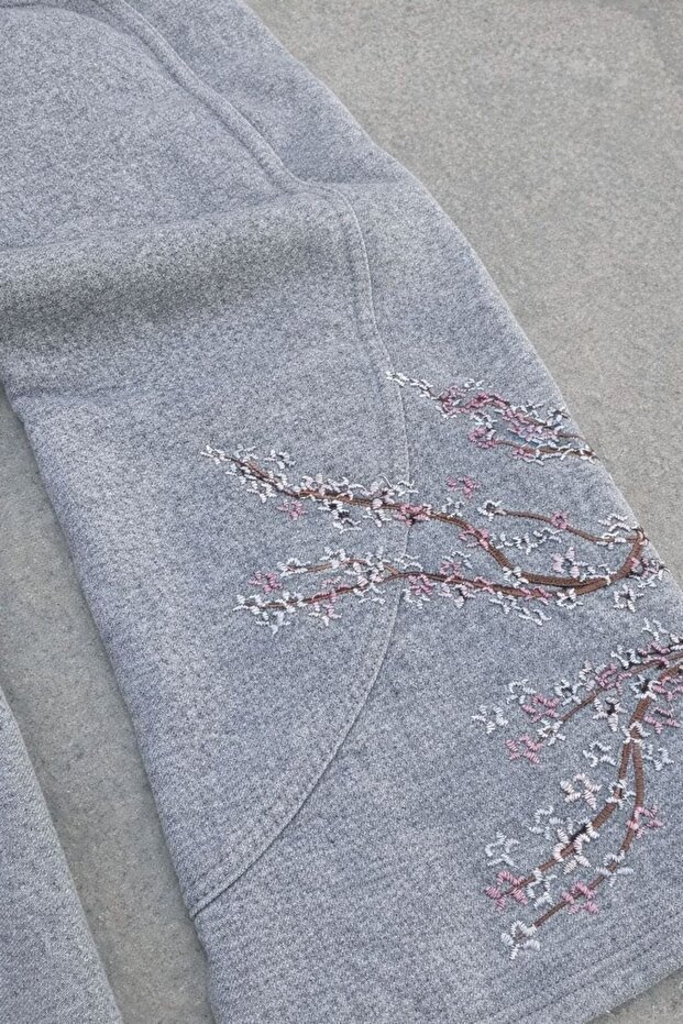 بنطلون رياضي رمادي اللون من Night Blossom بثلاثة خيوط - 7