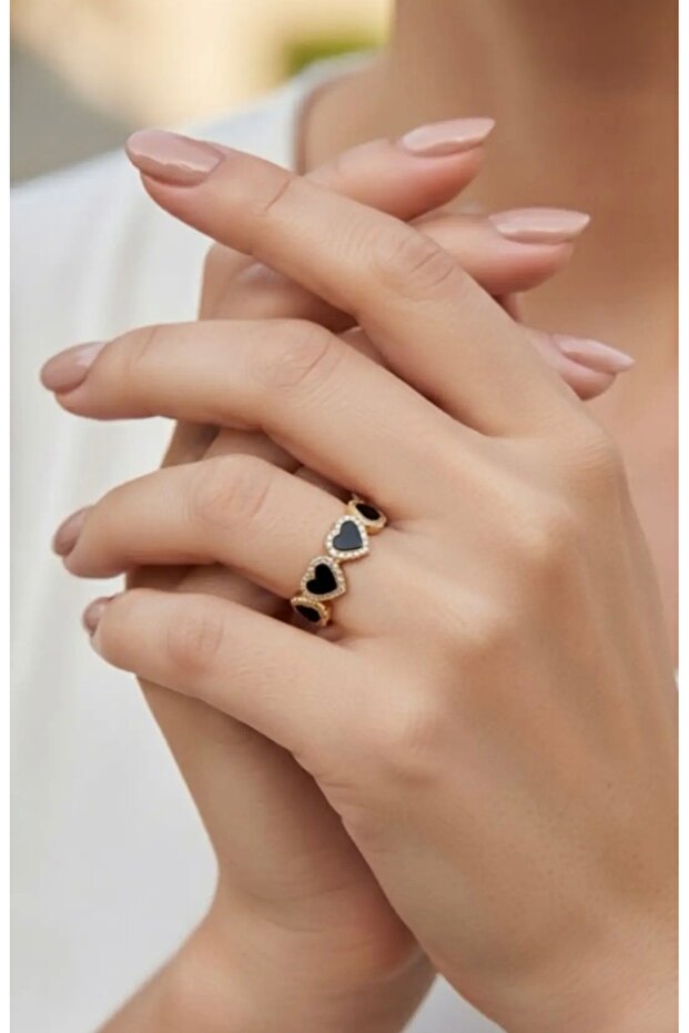 Avaline Black Heart Ring No. 7