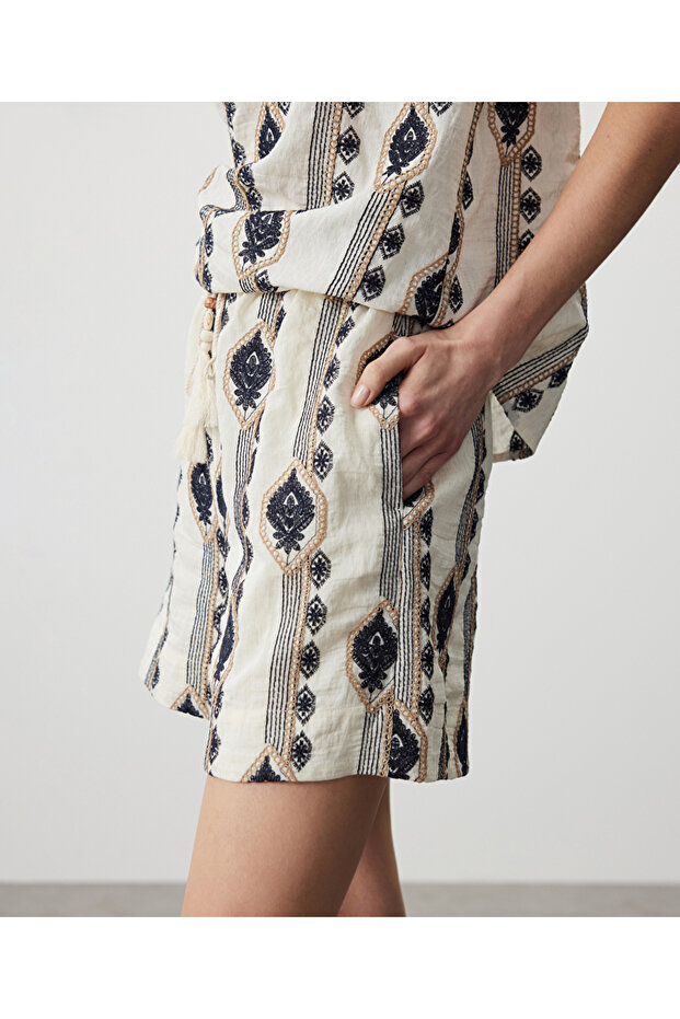 Nakışlı elastik bel şort - 6