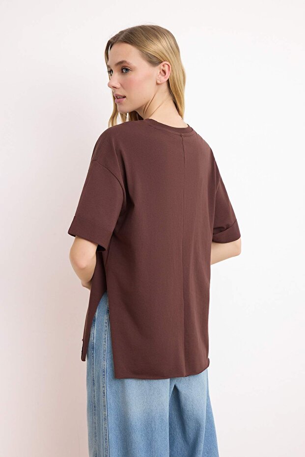 Koyu Kahverengi Çizgili Duble Kol Asimetrik Boyfriend Örme T-Shirt TWOSS20TS0828 - 4